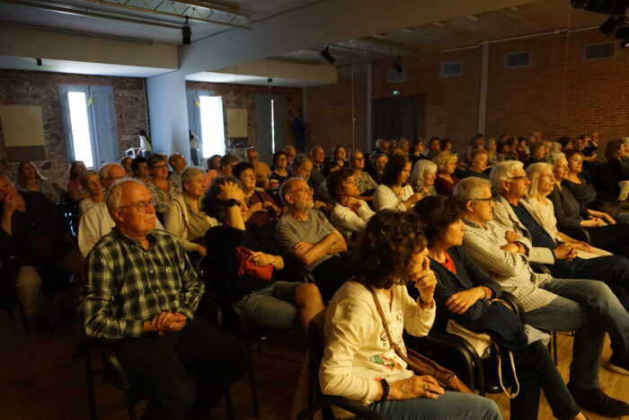 Presentació a la Societat Coral La Lira de Sant Andreu de la pel·lícula "Nous dansons sur un volcan" de Jordi Vidal